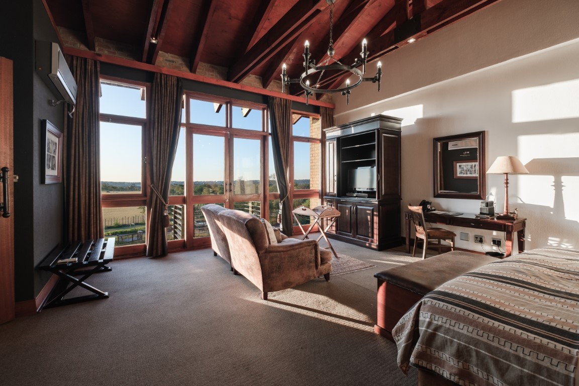 A sunlit Riboville suite