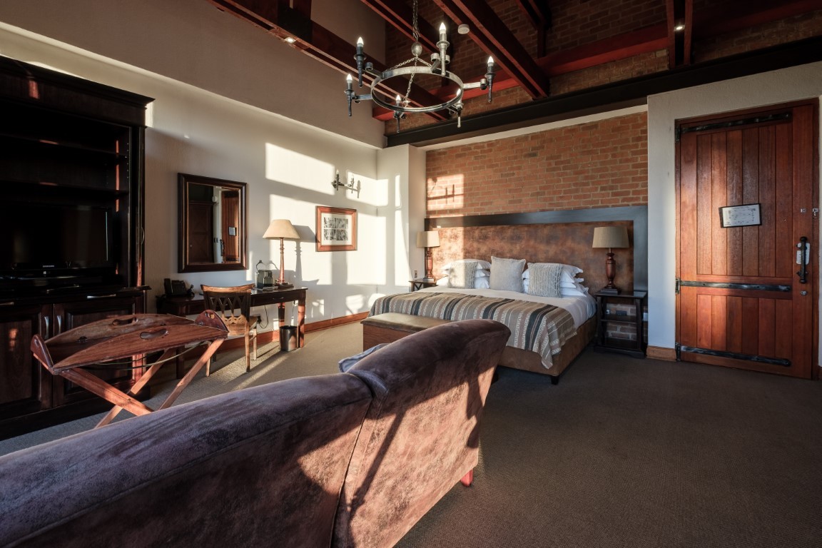 A luxurious suite bedroom